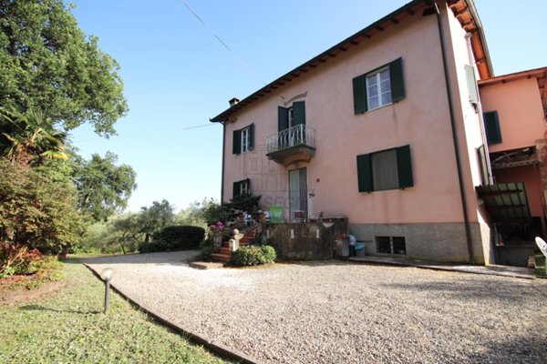 casa indipendente in vendita a Lucca in zona Carignano