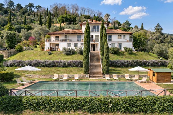 casa indipendente in vendita a Lucca in zona Centro Città