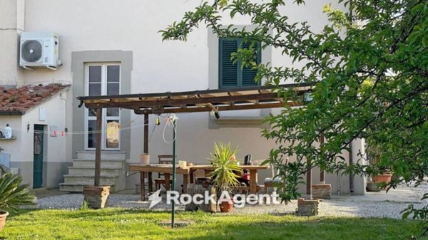 casa indipendente in vendita a Lucca in zona San Cassiano a Vico