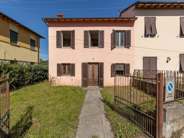 casa indipendente in vendita a Lucca in zona Nave