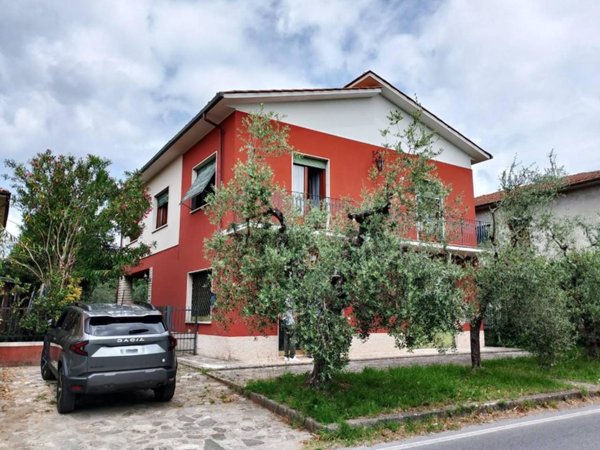 casa indipendente in vendita a Lucca in zona Ciciana