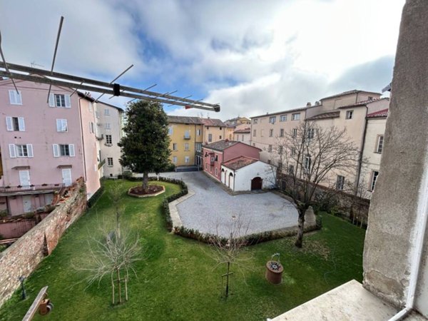 appartamento in vendita a Lucca in zona Centro Città