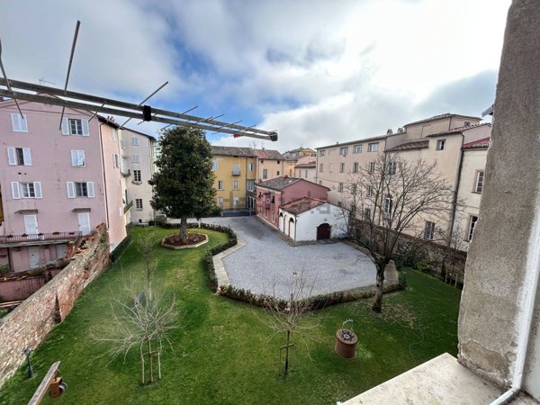appartamento in vendita a Lucca in zona Centro Città