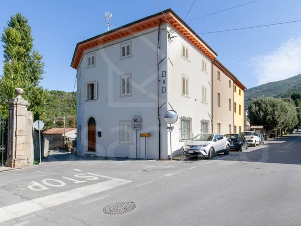 casa indipendente in vendita a Lucca in zona Pontetetto