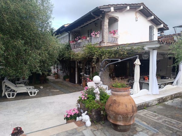 casa indipendente in vendita a Lucca in zona Maggiano