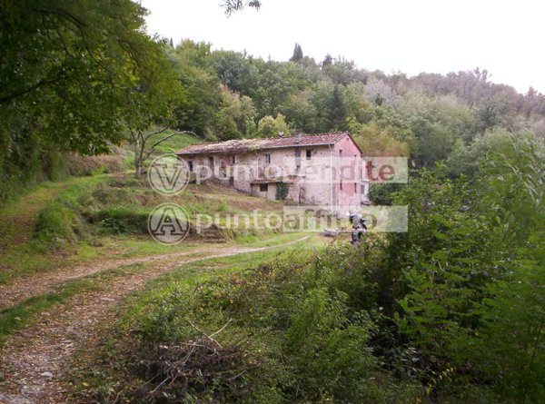 casa indipendente in vendita a Lucca in zona Ponte a Moriano