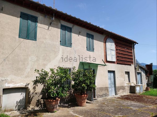casa indipendente in vendita a Lucca in zona Ponte a Moriano