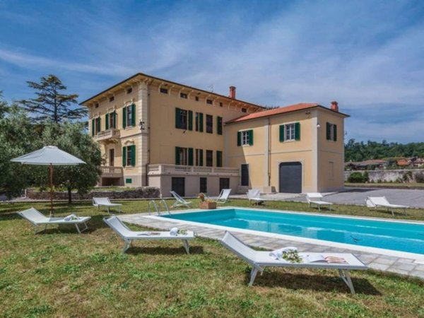 villa in vendita a Lucca in zona Centro Città