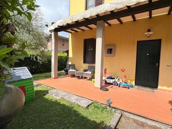 casa indipendente in vendita a Lucca in zona Mastiano