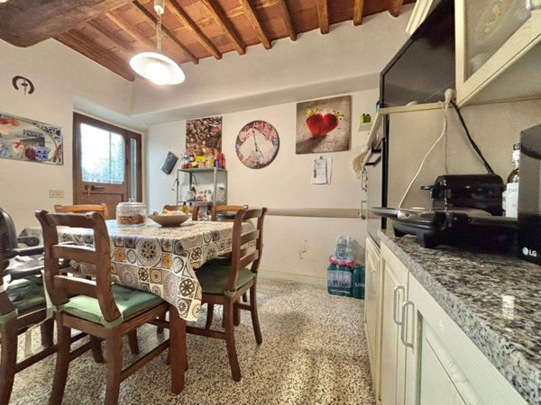 casa indipendente in vendita a Lucca in zona zona San Vito