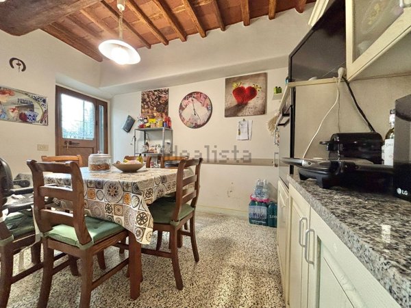 casa indipendente in vendita a Lucca