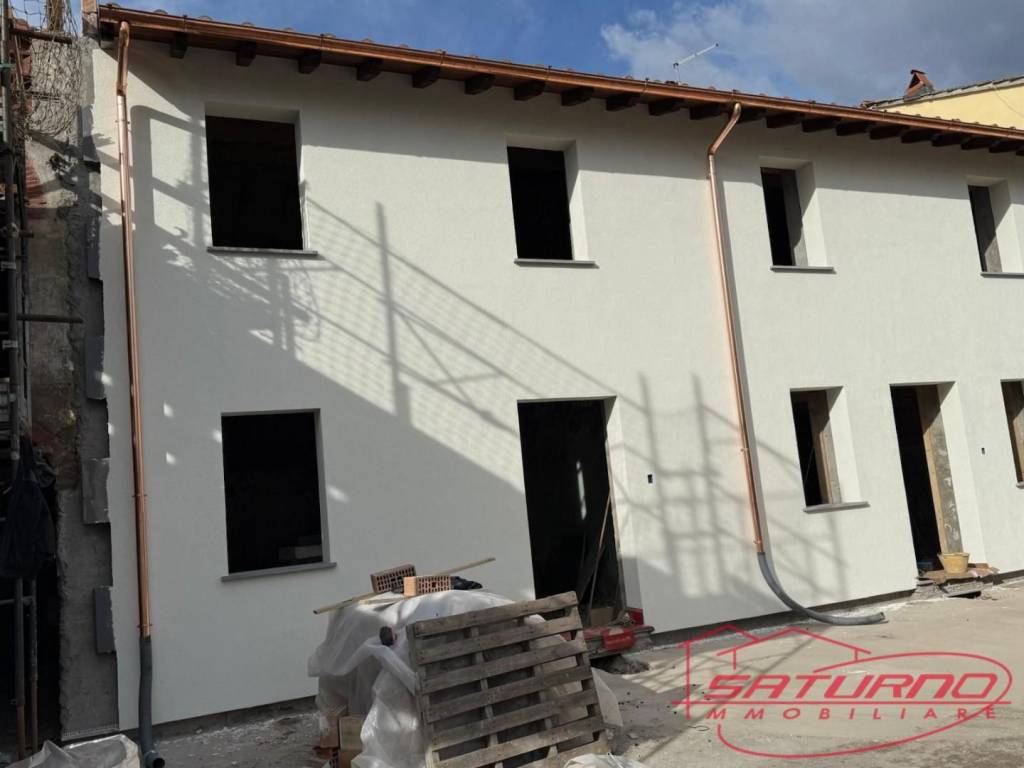 casa indipendente in vendita a Lucca in zona zona Arancio