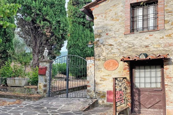 casa indipendente in vendita a Lucca in zona Maggiano
