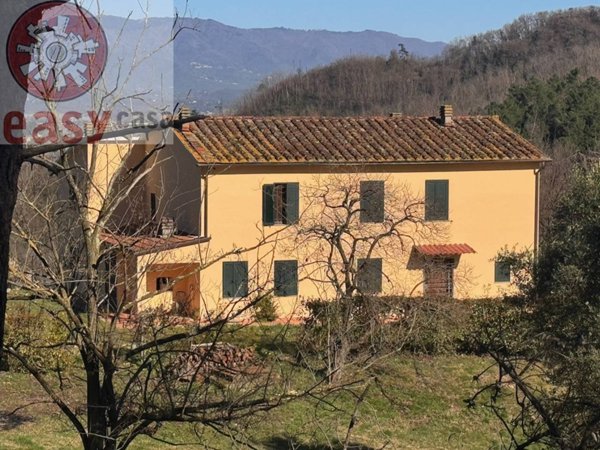 casa indipendente in vendita a Lucca in zona Nozzano