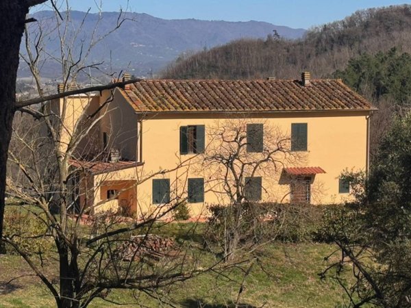 casa indipendente in vendita a Lucca in zona Balbano