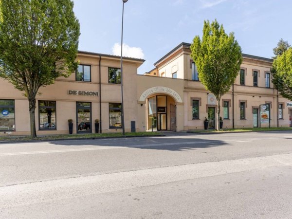 negozio in vendita a Lucca in zona zona Sorbano