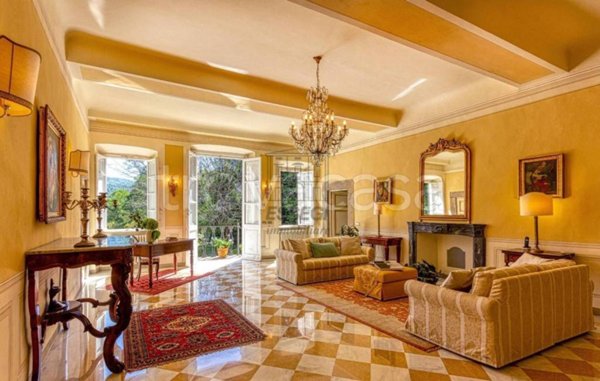 casa indipendente in vendita a Lucca in zona Centro Città