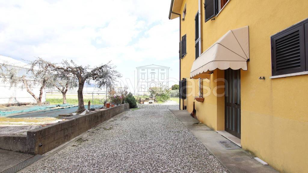 casa indipendente in vendita a Lucca in zona Mammoli