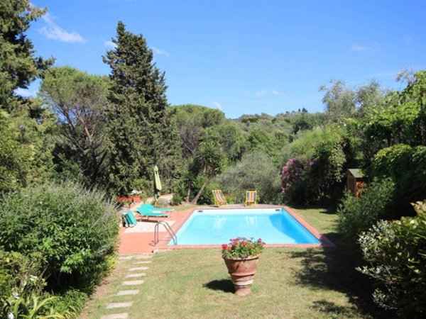 casa indipendente in vendita a Lucca in zona Fagnano