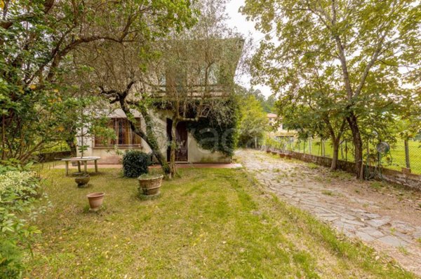 casa indipendente in vendita a Lucca in zona Mutigliano