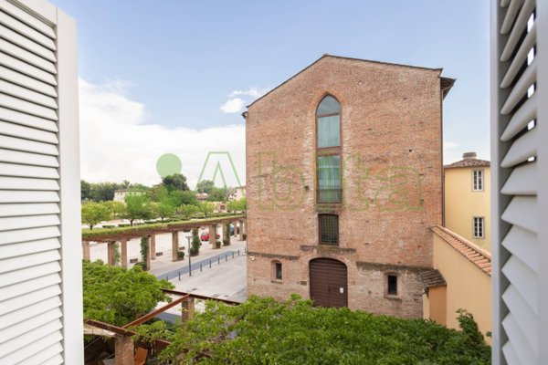 appartamento in vendita a Lucca in zona Centro Città