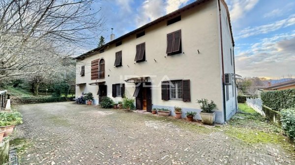 casa indipendente in vendita a Lucca in zona Centro Città