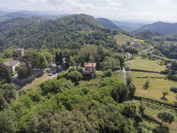 casa indipendente in vendita a Lucca in zona Chiatri