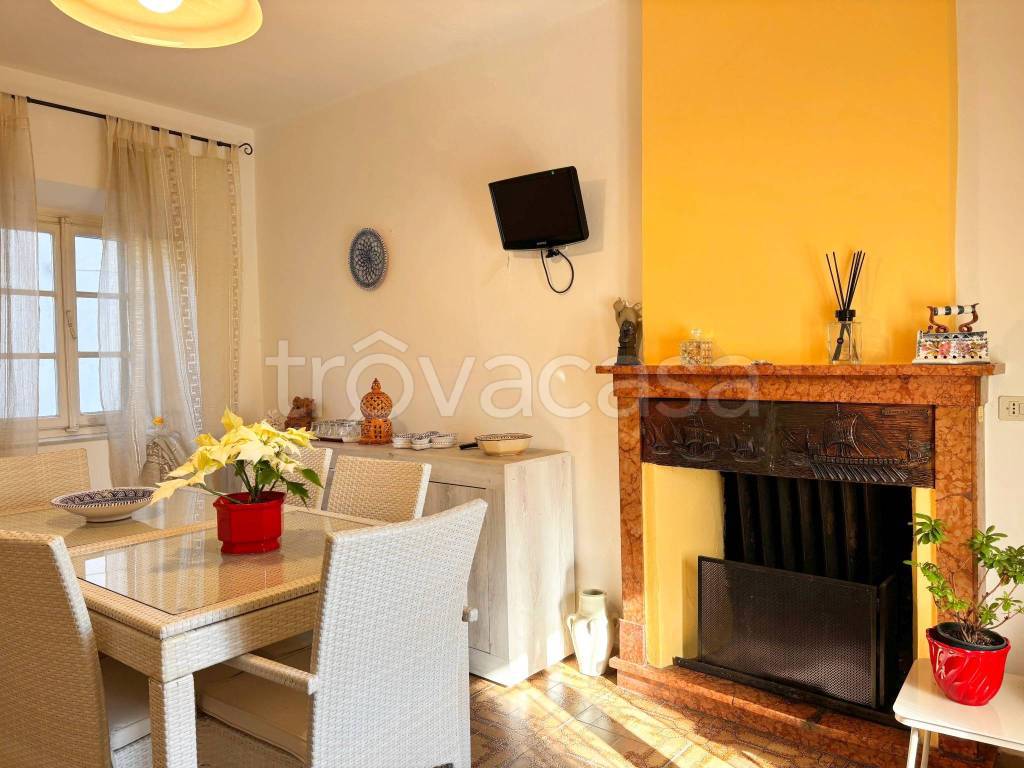 casa indipendente in vendita a Lucca in zona Ponte San Pietro