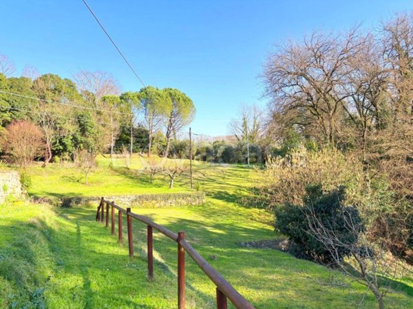 casa indipendente in vendita a Lucca in zona Ponte San Pietro