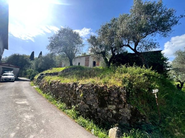 casa indipendente in vendita a Lucca in zona Mutigliano
