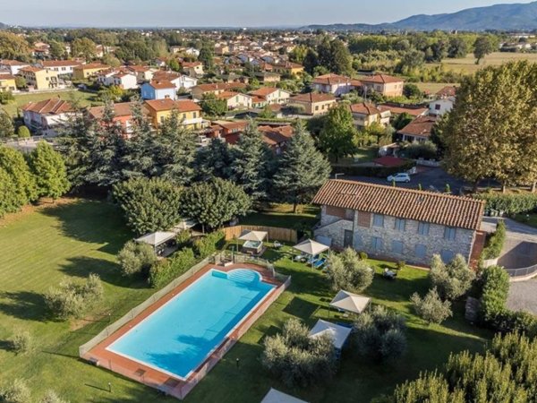 intera palazzina in vendita a Lucca in zona San Pietro a Vico