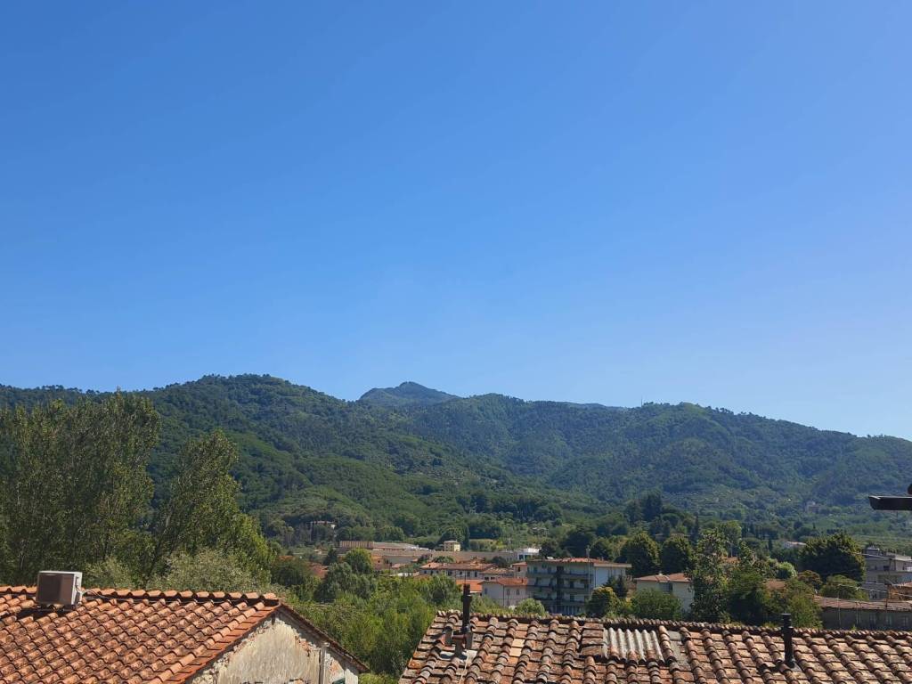 casa indipendente in vendita a Lucca in zona Ponte a Moriano