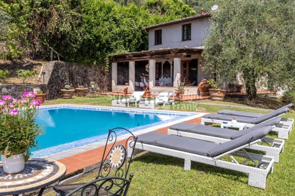 casa indipendente in vendita a Lucca in zona Monte San Quirico
