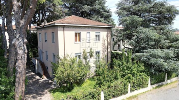 casa indipendente in vendita a Lucca in zona Sant'Anna