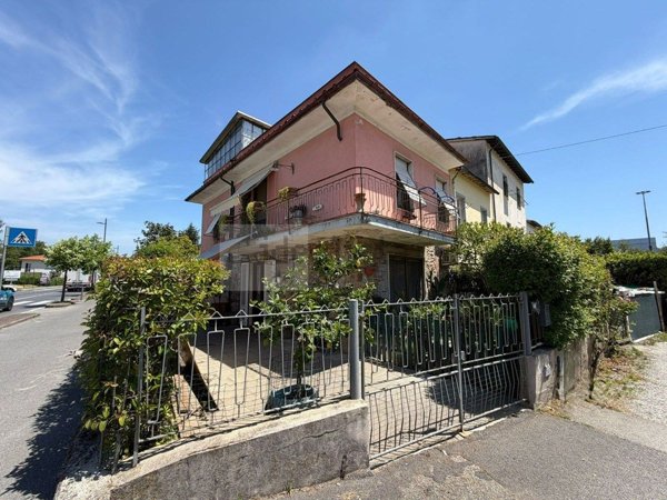 casa indipendente in vendita a Lucca in zona Pontetetto