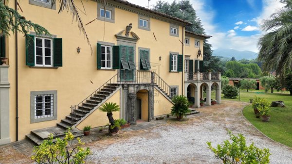 villa in vendita a Lucca in zona Cappella