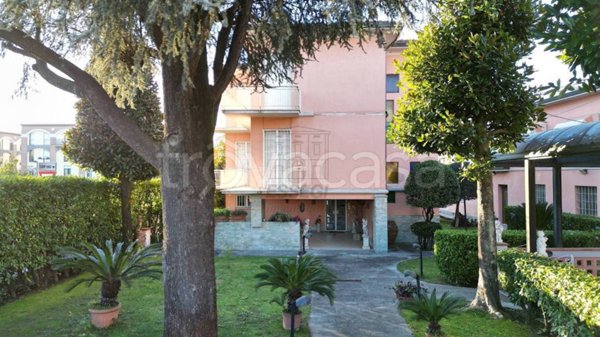 casa indipendente in vendita a Lucca in zona Zona San Concordio