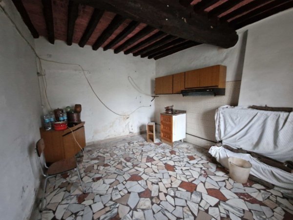 casa indipendente in vendita a Lucca in zona Balbano