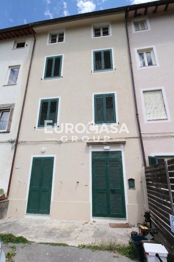 casa indipendente in vendita a Lucca in zona Nave
