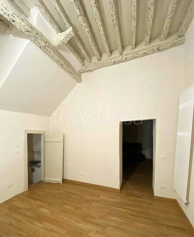 locale commerciale in vendita a Lucca in zona Centro Città