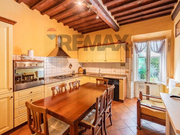casa indipendente in vendita a Lucca in zona Mutigliano