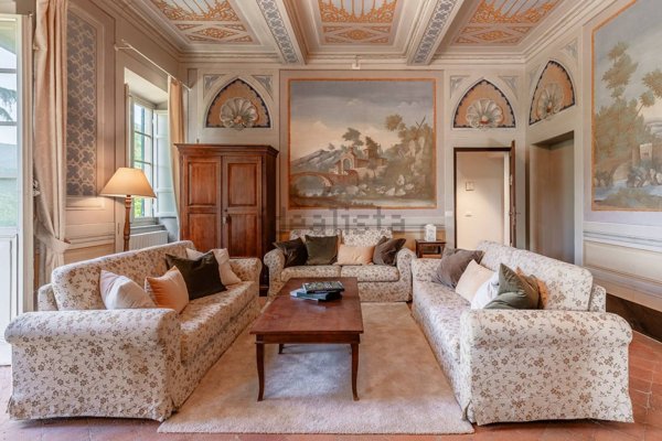 casa indipendente in vendita a Lucca in zona Vicopelago