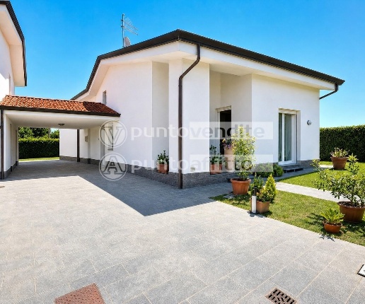 casa indipendente in vendita a Lucca in zona San Pietro a Vico