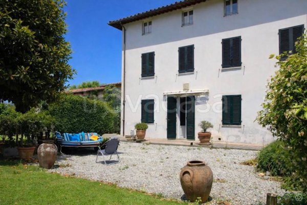 casa indipendente in vendita a Lucca in zona Pontetetto