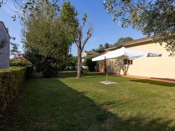 casa indipendente in vendita a Lucca in zona zona Sorbano