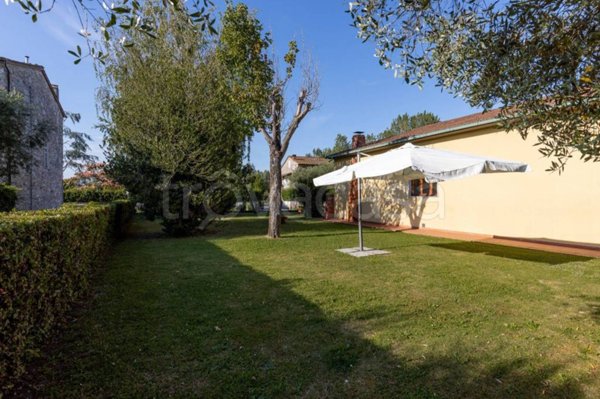 casa indipendente in vendita a Lucca in zona zona Mugnano