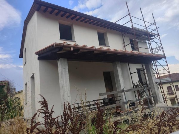 casa indipendente in vendita a Lucca