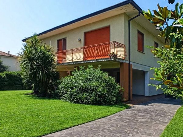 casa indipendente in vendita a Lucca in zona San Lorenzo a Vaccoli