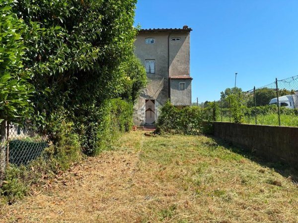 casa indipendente in vendita a Lucca in zona Sant'Anna