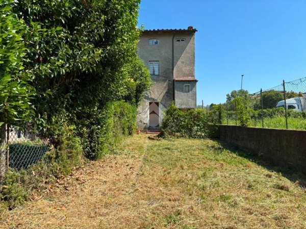 casa indipendente in vendita a Lucca in zona Sant'Anna